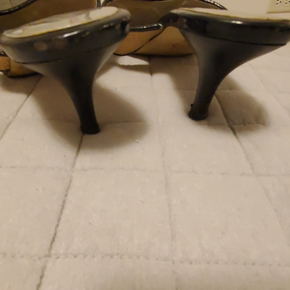 Sandals - Picture 3 of 3